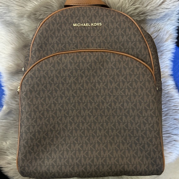 Michael Kors Bagpack - Picture 1 of 4